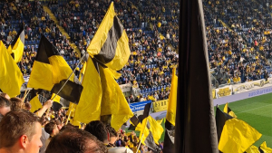 NAC betaalt supporters terug na 6-0 nederlaag, maar druk op Hoefkens groeit